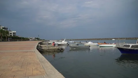 Boat and marina Stockbeeldmateriaal 139979184