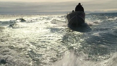 The boat and the storm Stockbeeldmateriaal 105445676