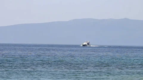 Boat approaching Video stock 5162890
