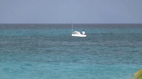 Boat on Aruba Coast 動画素材 38893910