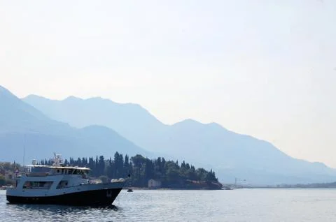 Boat on a background of mountains. 스톡 사진