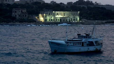  Boat At The Bay. Malta  Stockbeeldmateriaal 89135904