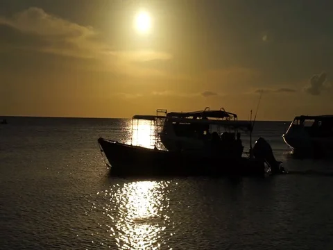 Boat on the beach during sunset. 스톡 동영상 107170493