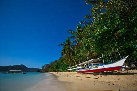 Boat on the beach in the moonlight 库存照片