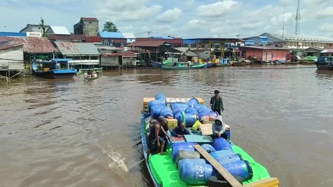 A boat carrying a cargo 스톡 동영상 324595662