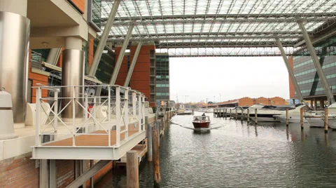 Boat coming Stock Footage 39195643