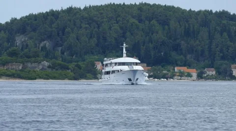 Boat is coming Stock Footage 54900659