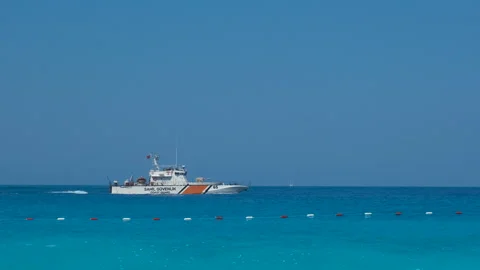 Boat coming into the turquoise harbor. Stock-Footage 253932060