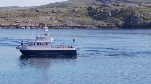 Boat comming to a stop lovly sunny Video stock 57270684