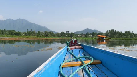 On a boat in Dal Lake, Srinagar Vídeo Stock 128227537