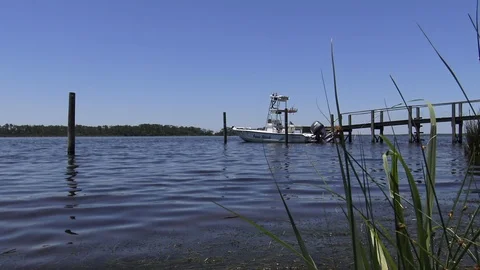Boat at dock low perspective 스톡 동영상 90589317