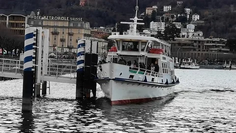 Boat docking in the Como lake Stock Footage 129616232