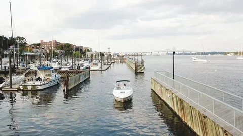 Boat Docking at Peir 4K 動画素材 103814815