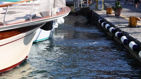 Boat Docking in Sorrento, Naples Stockbeeldmateriaal 302860957