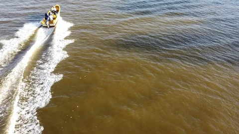 Boat down river of Kedayan toward water village or Kampung Ayer Stock Footage 105401963