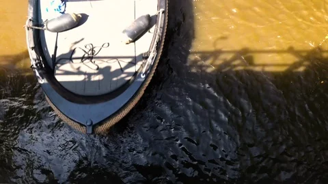 Boat drives under bridge Video stock 111815043