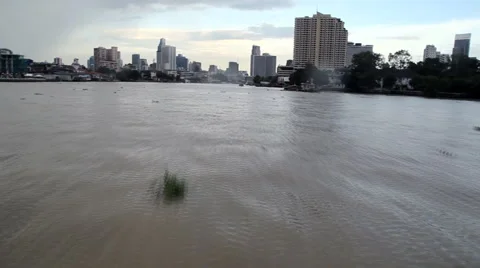Boat driving time lapse on Chao Phraya river in Bangkok Video stock 67496035
