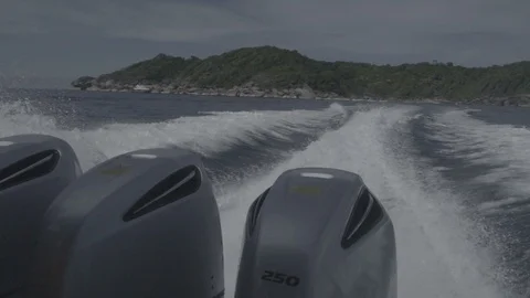 Boat engine breaks waves in the sea Video stock 91828436