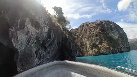 Boat entering marble caves caverns in Puerto Rio Tranquilo in Patagonia Chile Vidéo 130543388