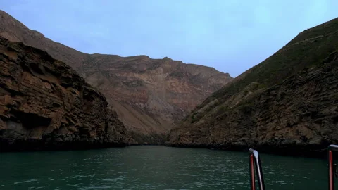 Boat floating down river between rocks of Sulak Canyon, Dagestan Video stock 194683364