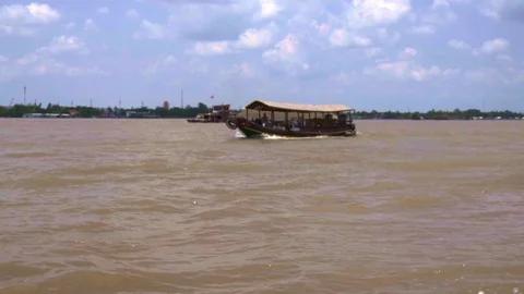 Boat floating in the Mekong Delta 스톡 동영상 81414860