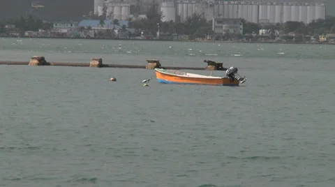 Boat floating in San Juan Видео 33255341