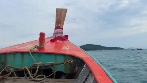 The boat floats on the waves to the shore. Stock Footage 236693010