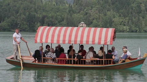 Boat full of people Video stock 37865540