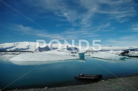 Boat at Glacier Lagoon