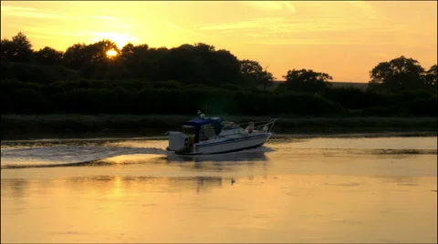 Boat going up the river avon Vídeo Stock 42084511
