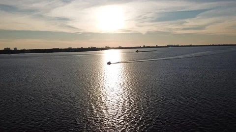 Boat going  through a Sunset 库存影片 88674442