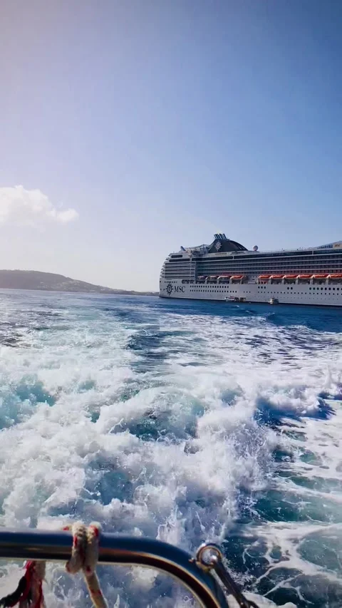 The boat is heading to Mykonos 3 스톡 동영상 332619482