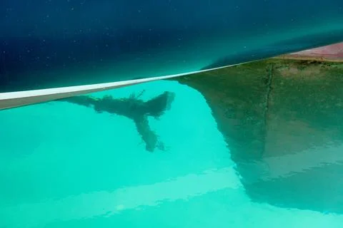 Boat Hull Reflection With Submerged Propeller In Turquoise Water Stock Photos