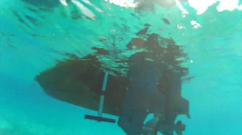 Boat inspect with wave flare Video stock 24323103