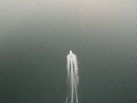 Boat on Lake 02 Видео 77575673