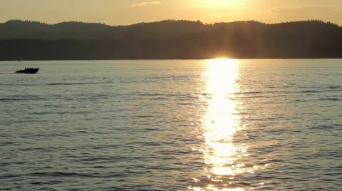 Boat on Lake CDA with Sunset 库存影片 32359593