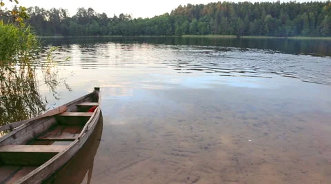 Boat on lake Stock-Footage 40176767
