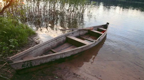 Boat on lake Stockbeeldmateriaal 42892580