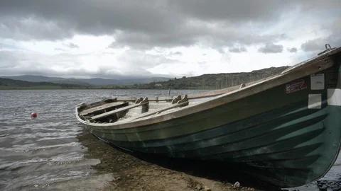 Boat in the Lake Vídeos de archivo 111530286
