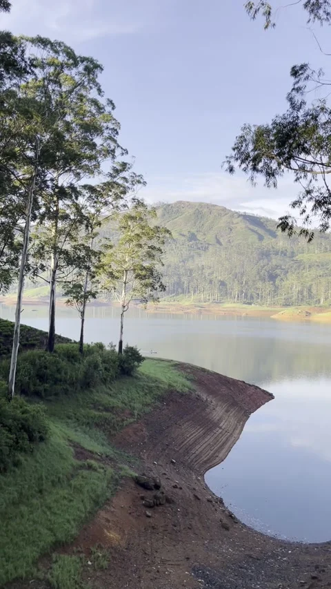 Boat on the lake Vidéo 307887922