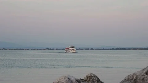 Boat on the Lake Garda Stock-Footage 93554884