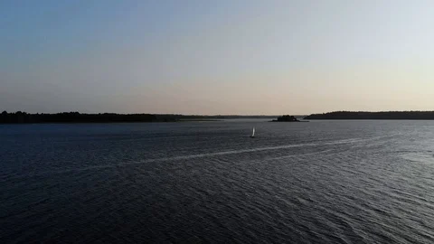 Boat on the lake at sunset. 動画素材 119729574