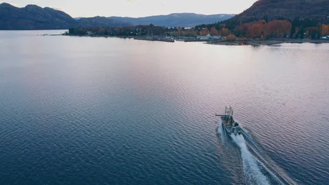 Boat in Lake at Sunset Video stock 292020473