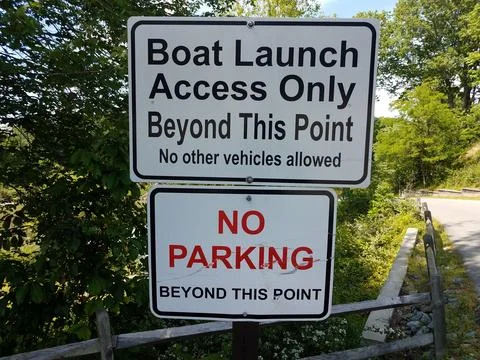 Boat launch access only beyond this point no parking sign Stock Photos
