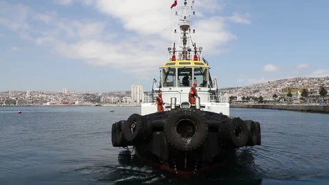 Boat leaving dock Stock Footage 77049816