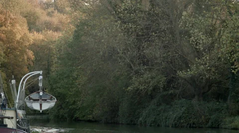 Boat moored in Autumn Video stock 33463650