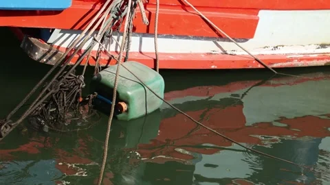 Boat Moored at a Dock Vídeo Stock 276888119