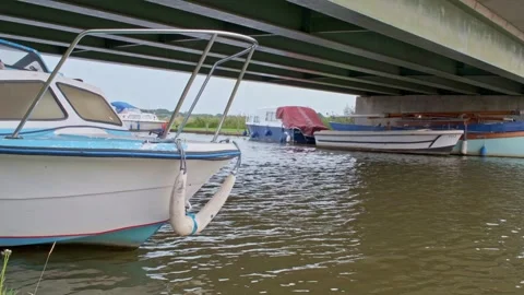 Boat moored under a low bridge Video stock 252522963
