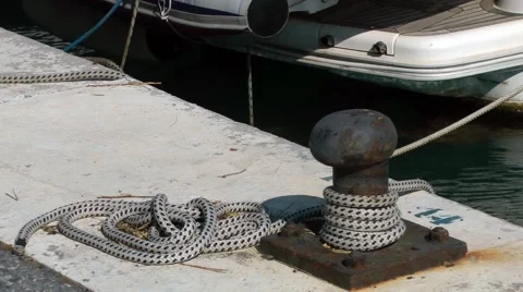 Boat mooring rope knot rusty bollard bobbing movement Stock Footage 48606923