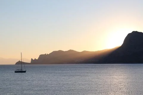 Boat at the mountains at sunset Foto stock